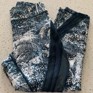 Dark teal/white print lululemon cropped leggings